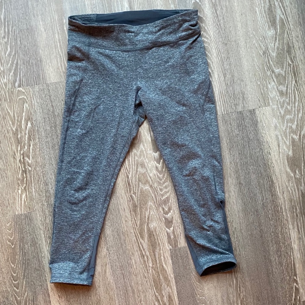Women’s UA Gray Heathered Studio Cropped Leggings